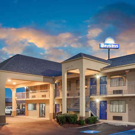 Days Inn By Wyndham Clinton Exterior photo