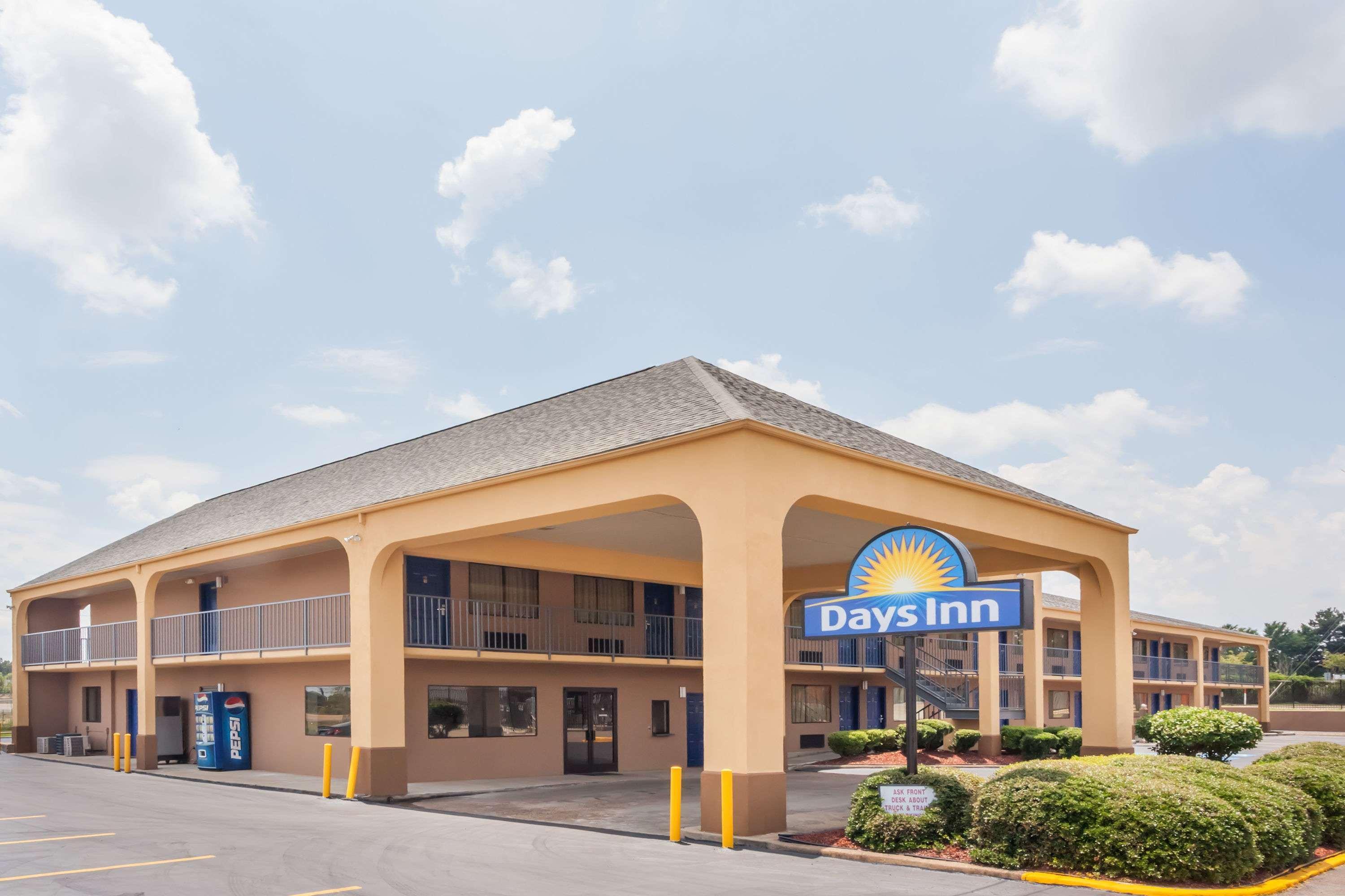 Days Inn By Wyndham Clinton Exterior photo